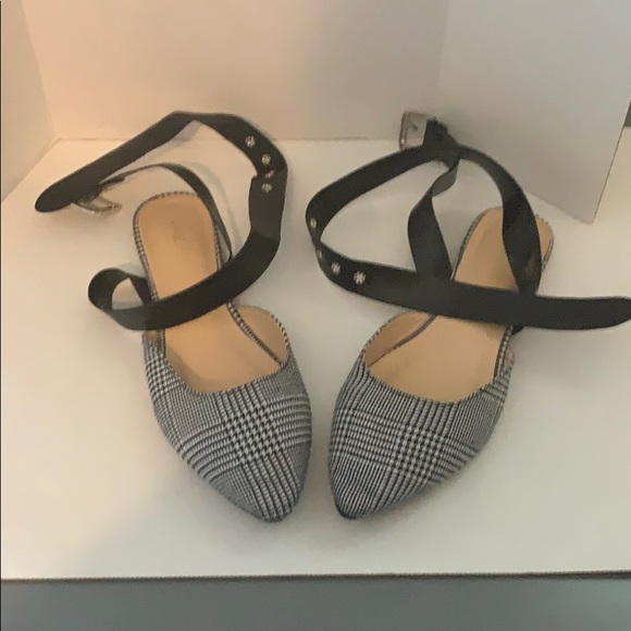 Flats - Picture 1 of 2